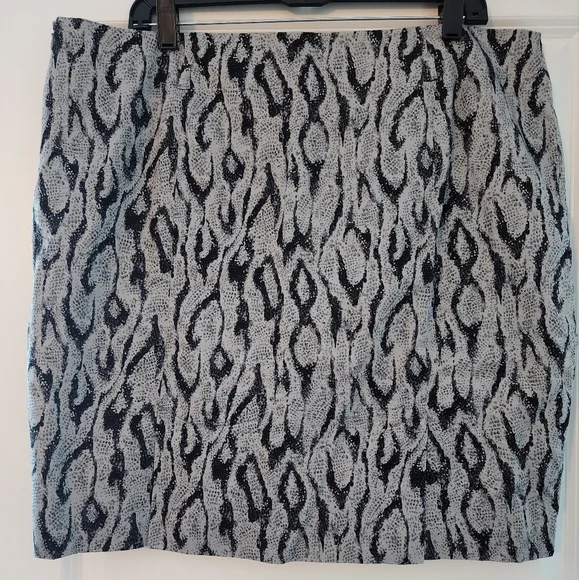 Snakeskin Mini - Picture 2 of 3